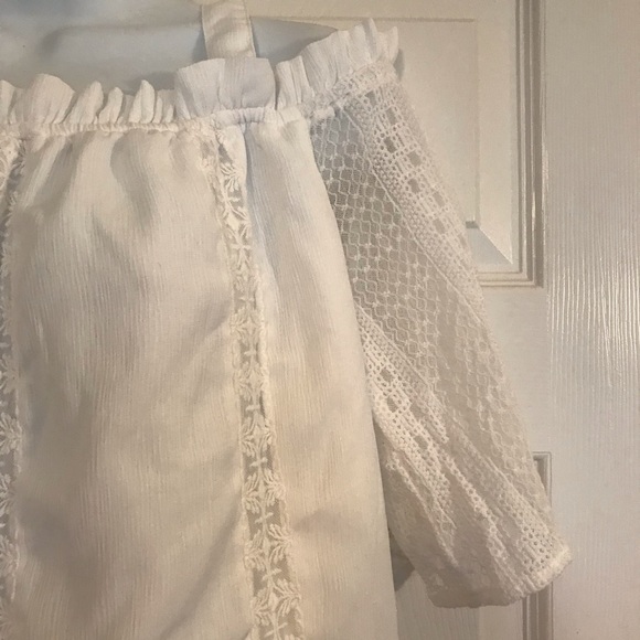 Blu Pepper | Cold Shoulder Lace Sleeve Lined Shirt - Picture 5 of 8